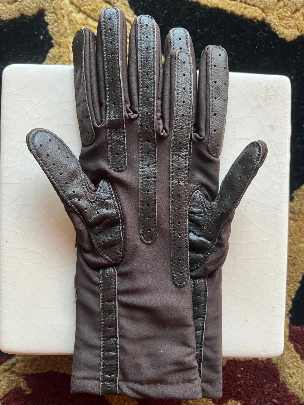 isotoner Women’s Lined Water Repellent Spandex Chevron Details Brown Gloves OS